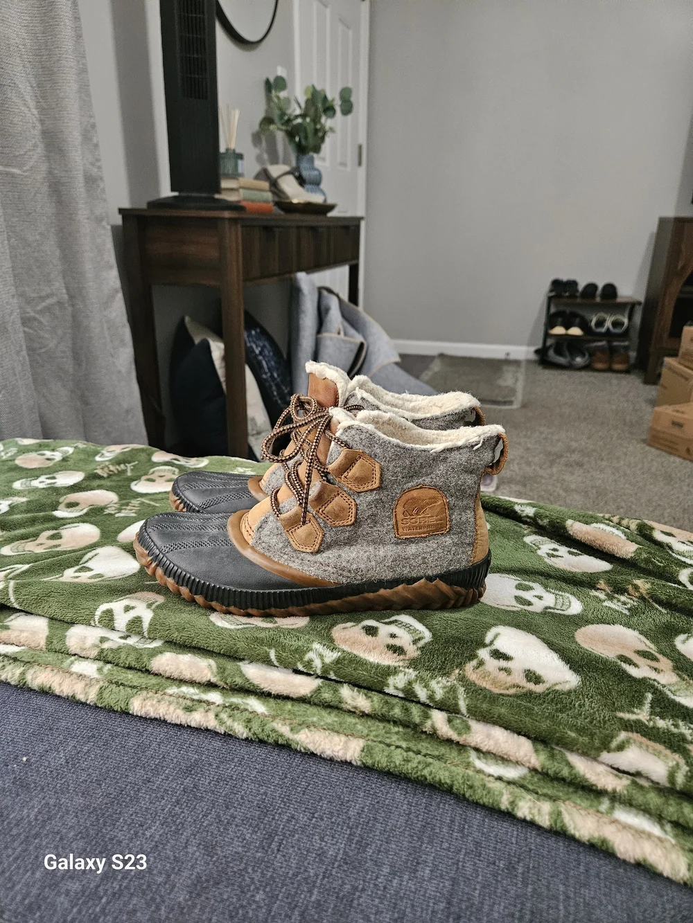Sorel Out N About Waterproof Duck Boots Women's 6.5 Gray Tan Faux Fur Winter Boo